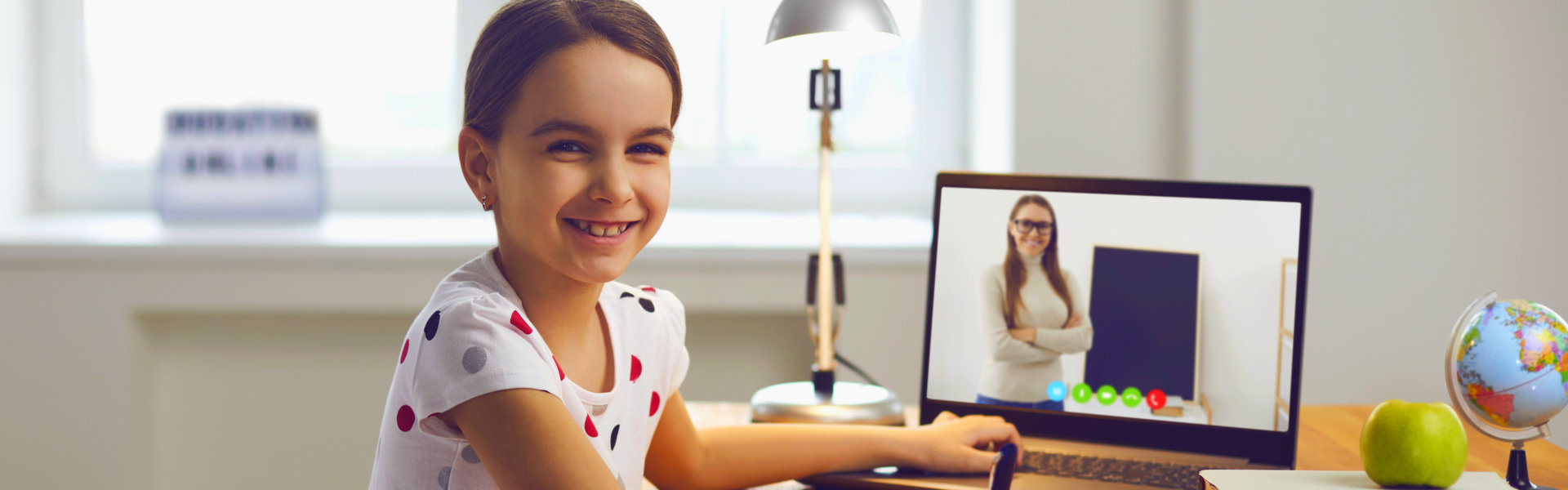 kids having a virtual classes